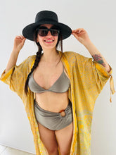 Cargar imagen en el visor de la galería, Kimono Chic Largo amarillo
